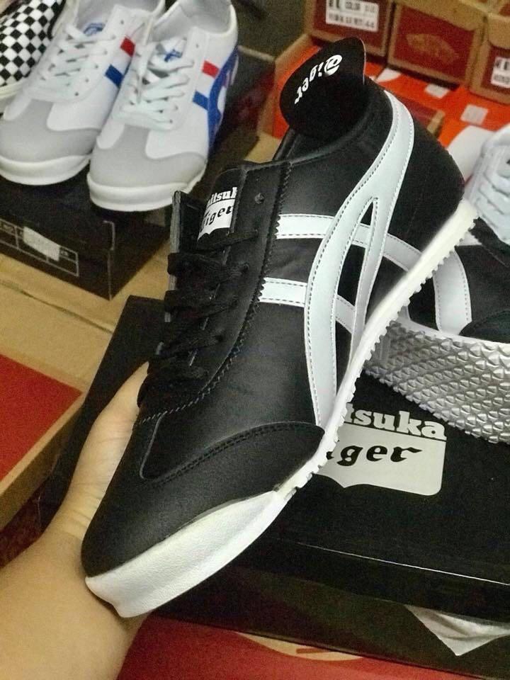 OEM Onitsuka Tiger Black free shipping (Category: Sneakers) located in Valenzuela. Submitted by eu_08 (Listing ID 208265840, Image 2). Description: FREE SHIPPING!!! Free shipping Last price posted! Original Equip Manufacturer ❌Not fake ❌Not Imitation ❌Not Class A Available Size 41-45 for him.