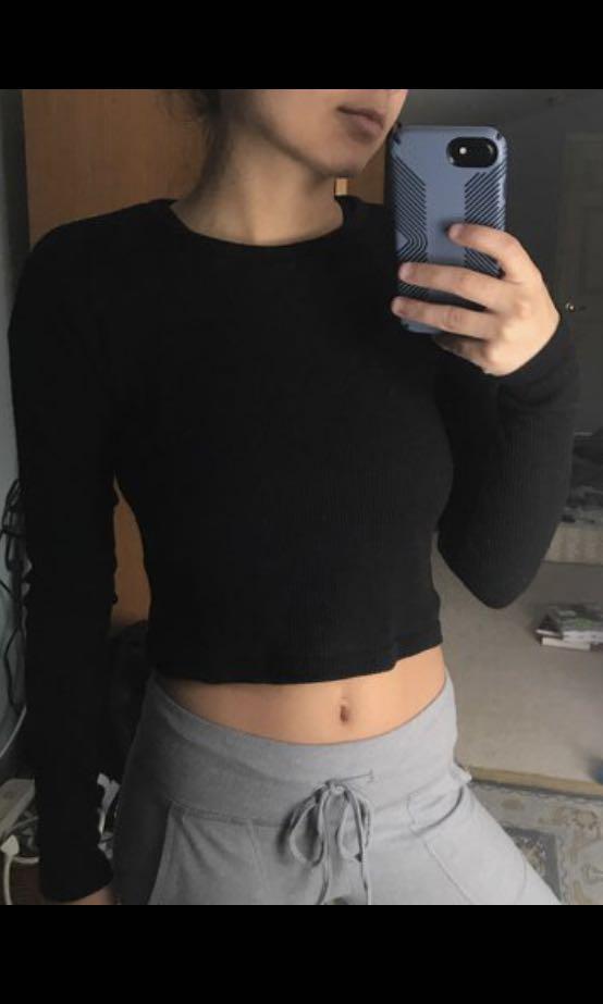Pending Brandy Melville Black Thermal Long Sleeve Crop Top Women S Fashion Tops Other Tops On Carousell