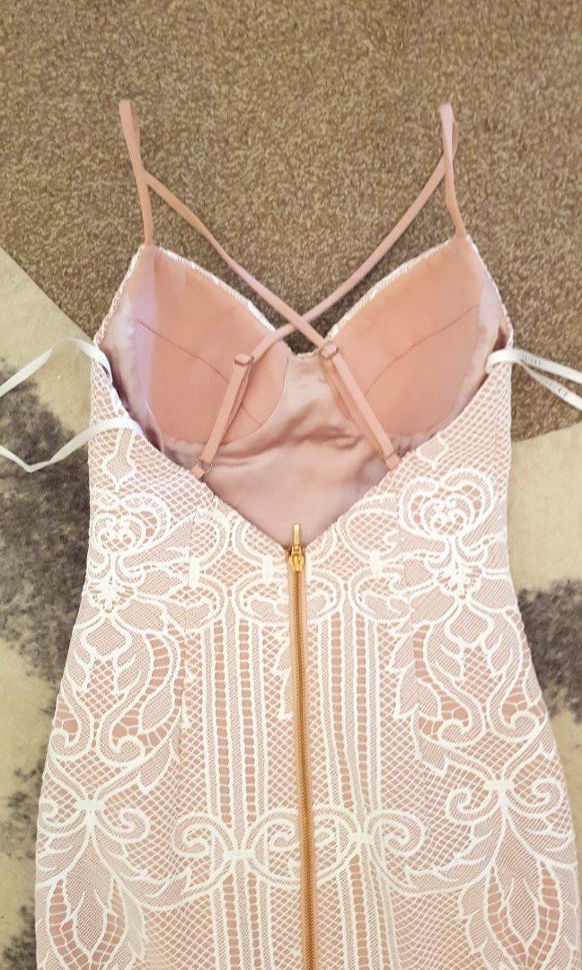 Sheike lunar lace dress 2025