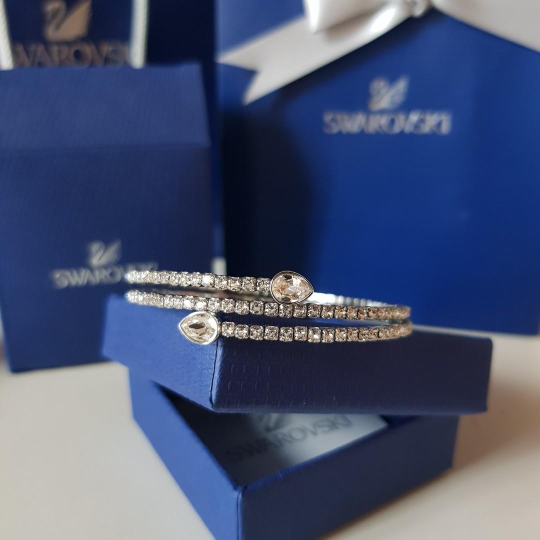 Especialista años suave Swarovski Twisty Drop Bangle, Women's Fashion, Watches & Accessories, Other  Accessories on Carousell