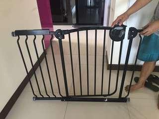 Children’s gate barrier