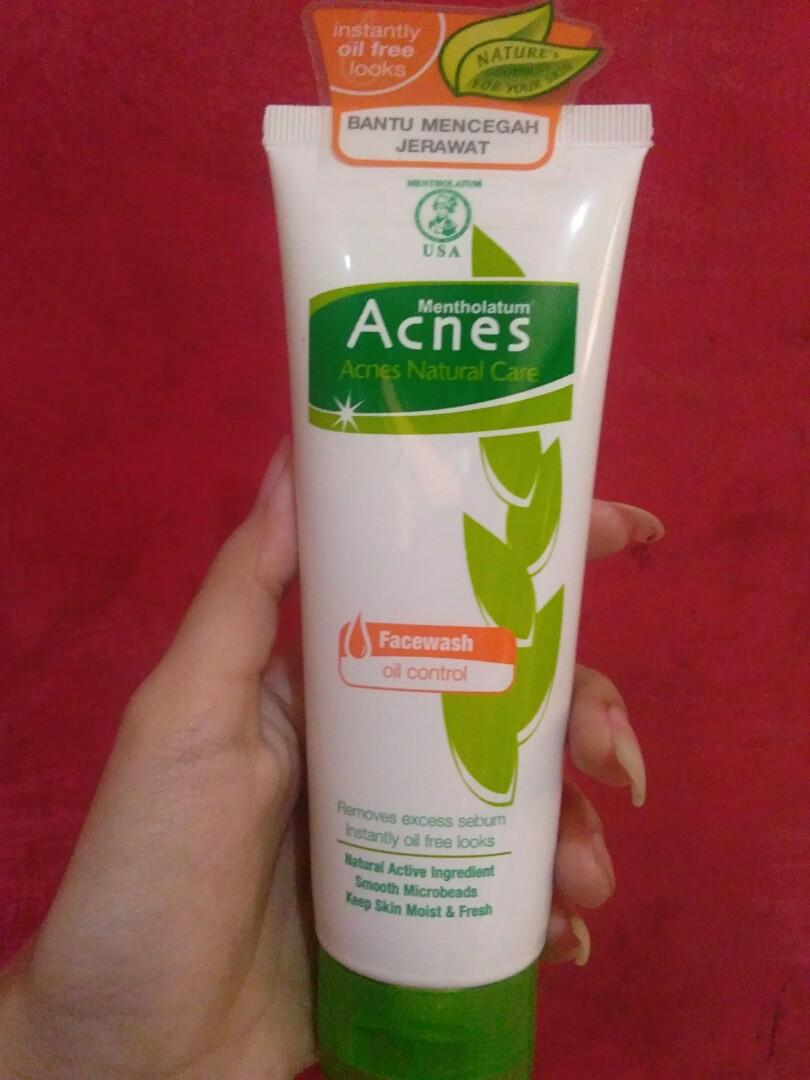 Acnes Facewash Creamy Wash Oil Control Kesehatan Kecantikan Kulit Sabun Tubuh Di Carousell