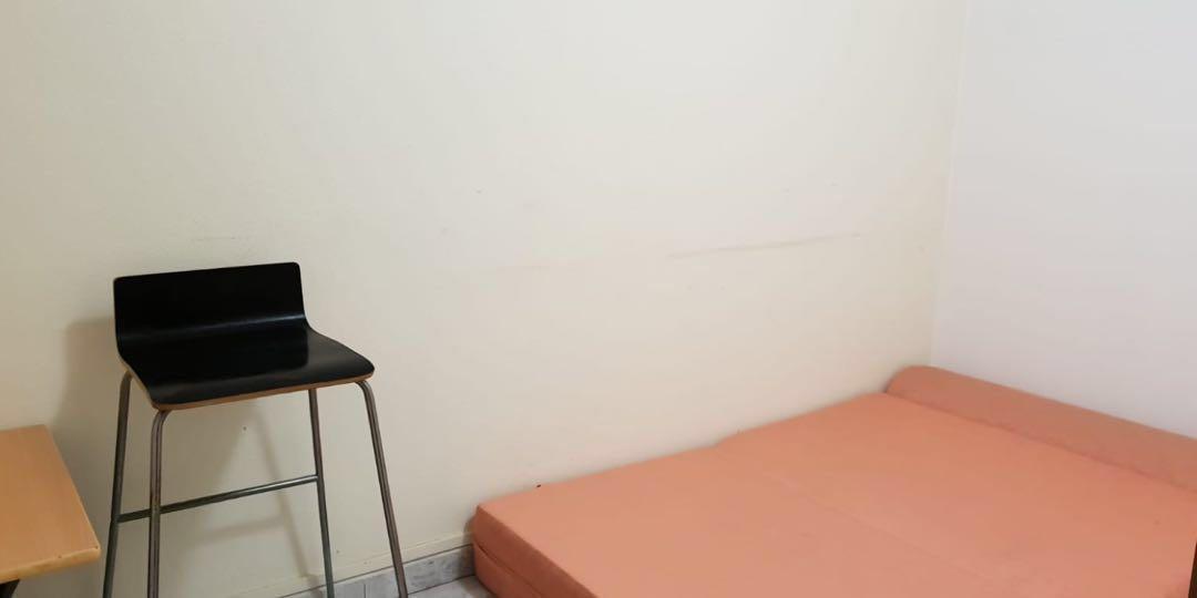 Choa Chu Kang ( 7min walk to MRT) room for rent 400/month, Property
