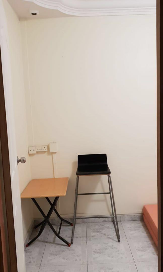 Choa Chu Kang ( 7min walk to MRT) room for rent 400/month, Property