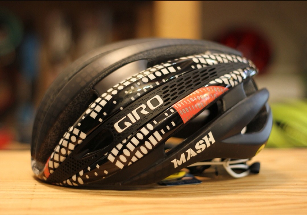 Giro synthe limited edition top