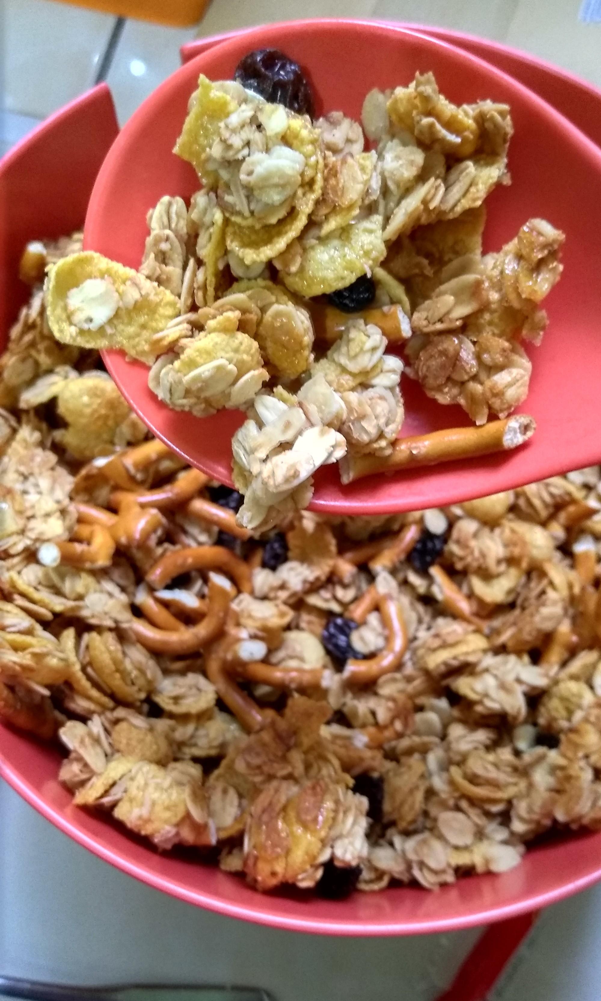 Healthy granola mix (Category: Health Food, Drinks & Tonics) located in Manila. Submitted by daisythejane (Listing ID 208579680, Image 3). Description: Start the year right with some healthy snacks! Made with zero sugar! Contains oats, cornflakes, raisins and pretzels for that sweet and salty craving! 200g pack.