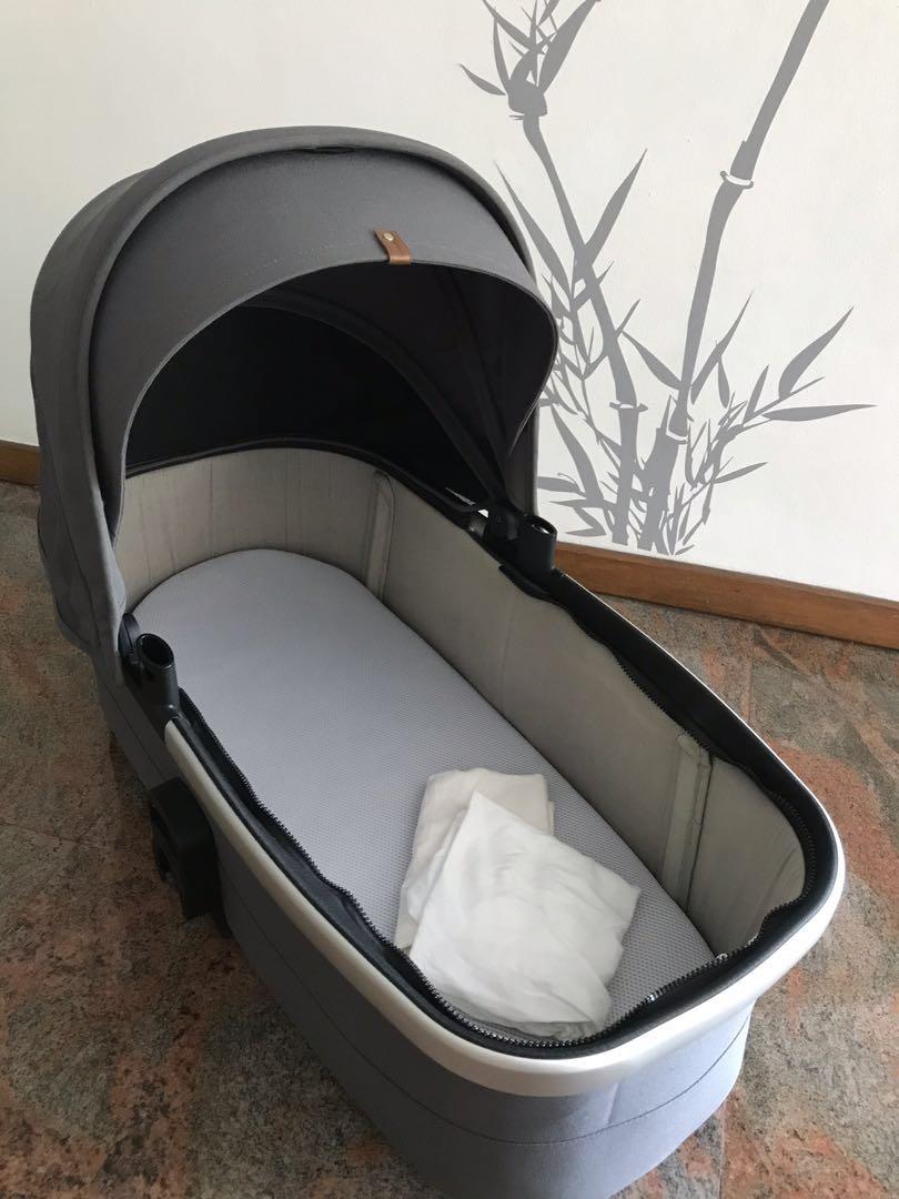 Joolz hub carrycot store