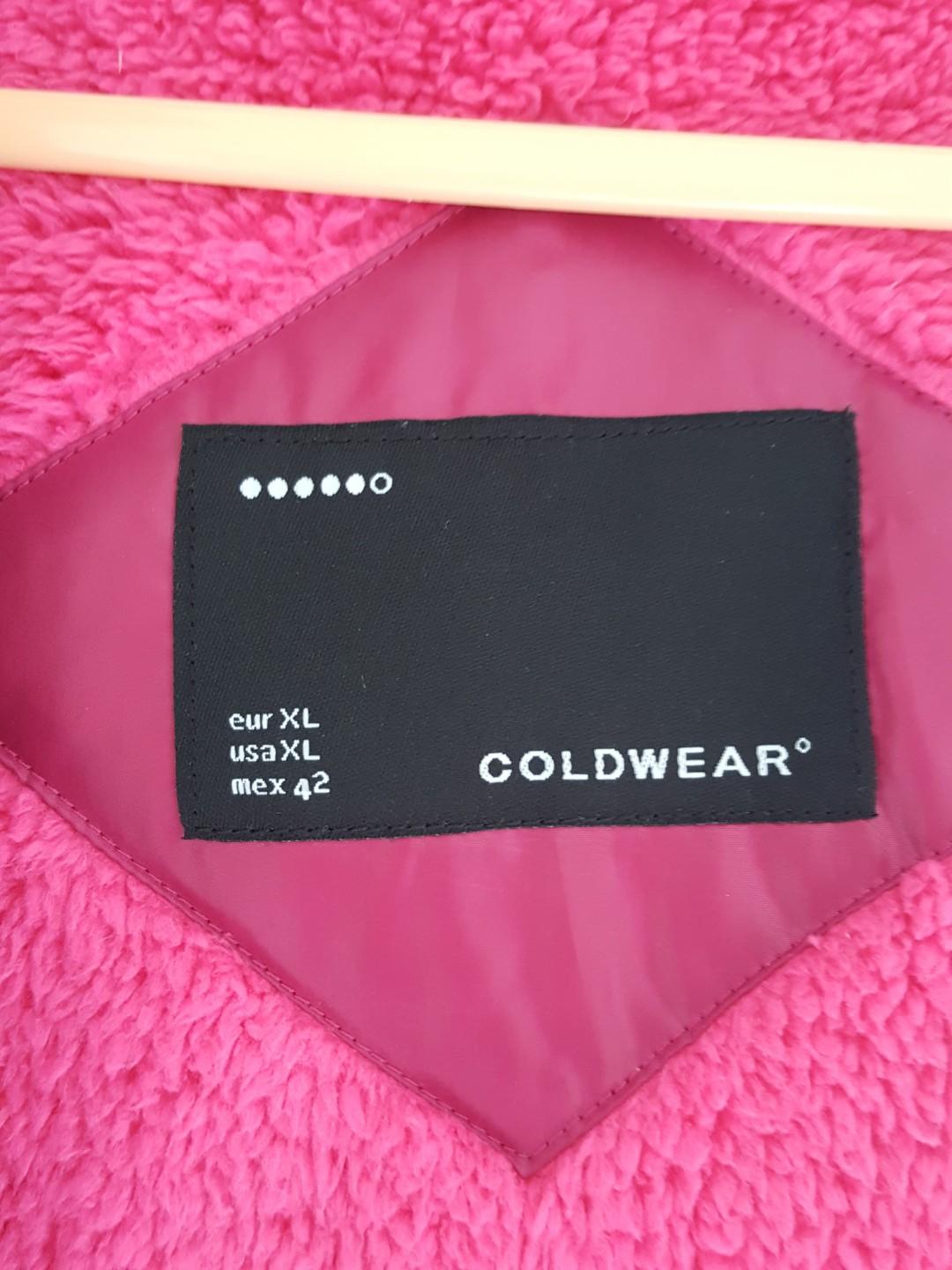 Winter Jacket (Category: Babies & Kids Fashion) located in Singapore. Submitted by obakatan (Listing ID 208475887, Image 3). Description: Great down jacket for girls. Kept my girl warm in Hokkaido just past December 2018. W proper layering ( thermal, wool sweater and this jacket), girl said its just nice and comfy. She doesnt want the fur around her face, thus i removed it. I have 2 to let go. The one advertised is XL. Suitable for kids height be