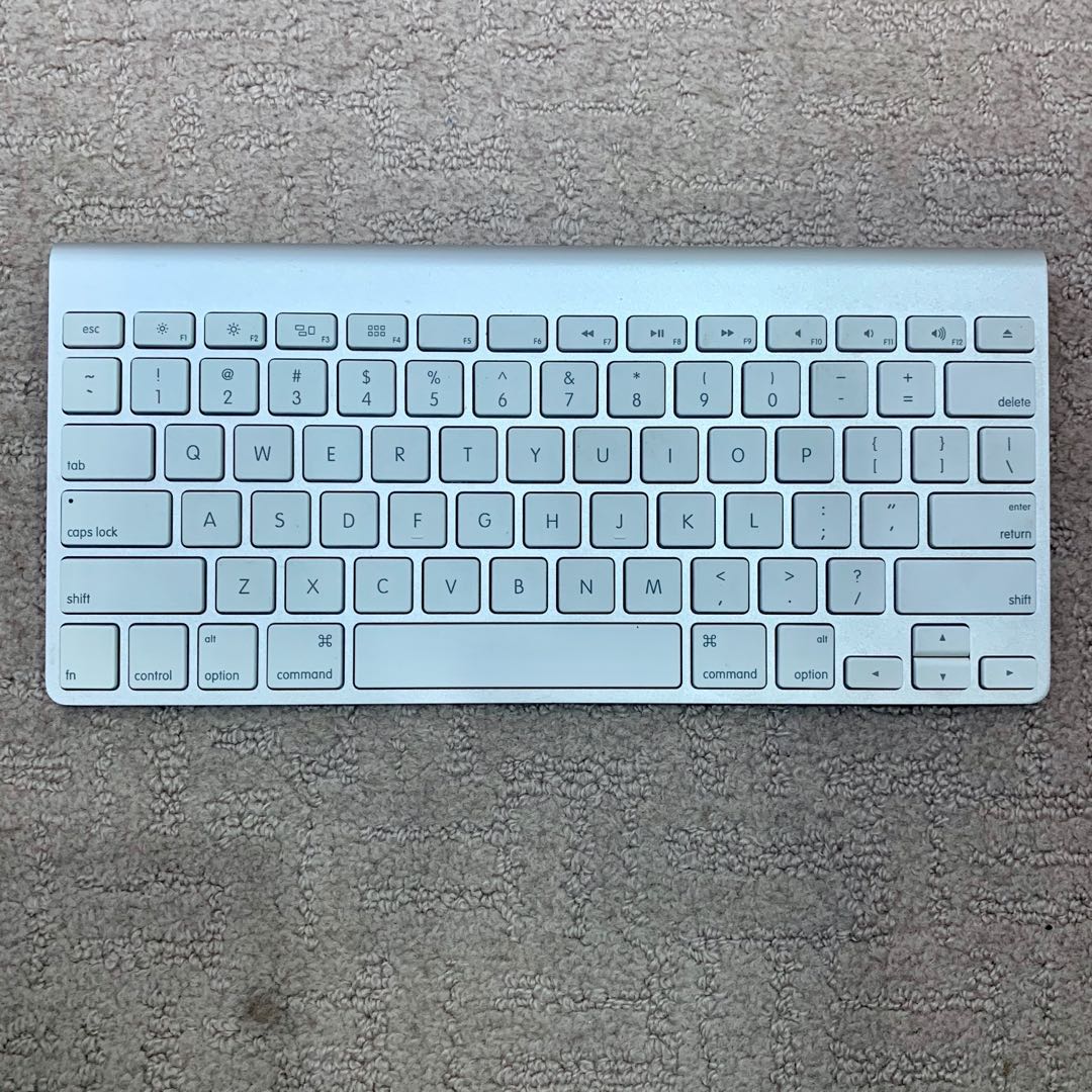Apple wireless keyboard, Computers & Tech, Parts & Accessories ...