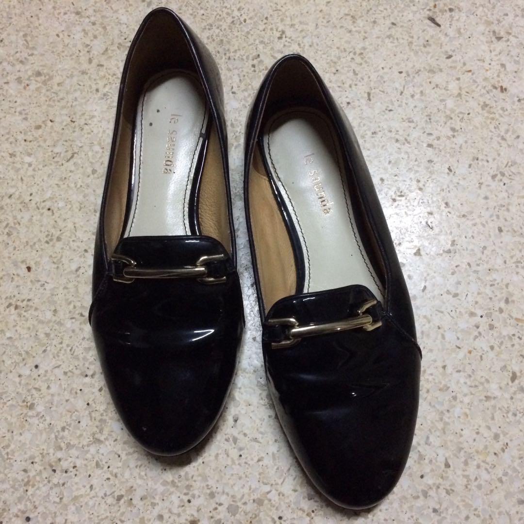 Authentic Le Saunda Shoes, Women's Fashion, Footwear, Sneakers on Carousell