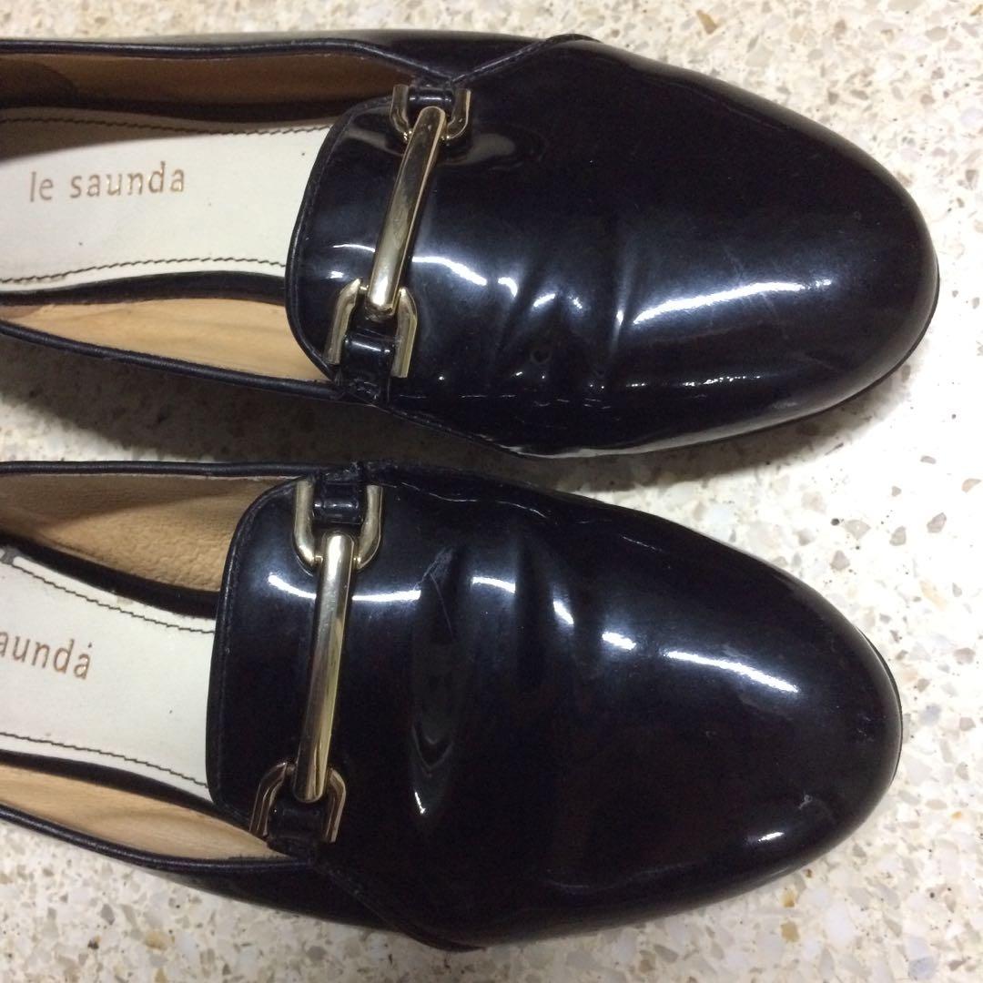 Authentic Le Saunda Shoes, Women's Fashion, Footwear, Sneakers on Carousell