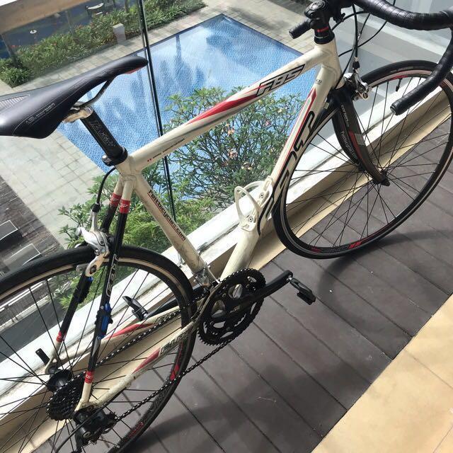 felt 85 road bike