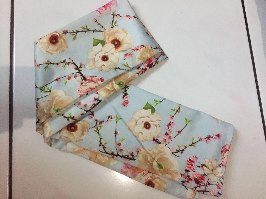 Jilbab Premium Segiempat Satin Motif Bunga Bersihbersih Fesyen Wanita Muslim Fashion Syal Di Carousell