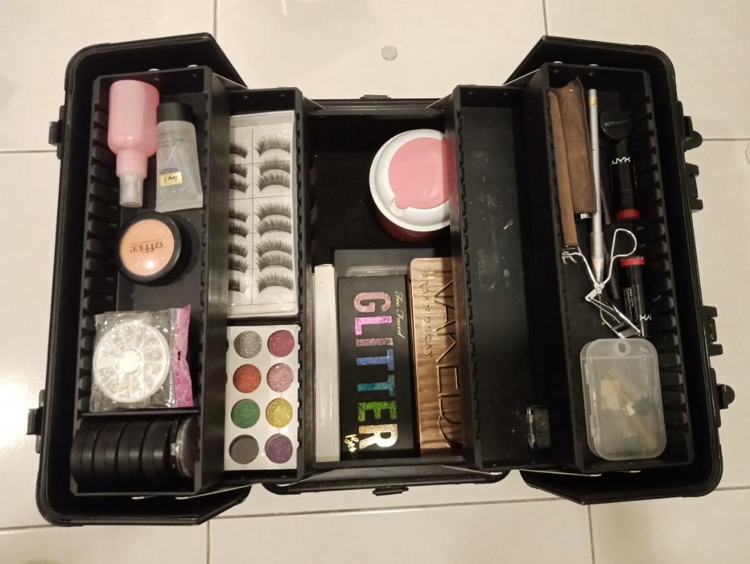 makeup box (Category: Makeup) located in Kuala Lumpur. Submitted by emieyling (Listing ID 208584599, Image 2). Description: .
