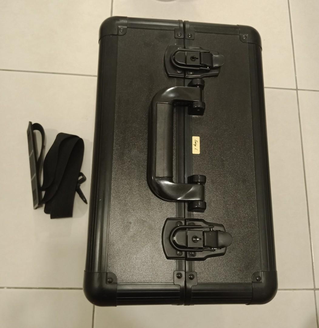 makeup box (Category: Makeup) located in Kuala Lumpur. Submitted by emieyling (Listing ID 208584599, Image 1). Description: .