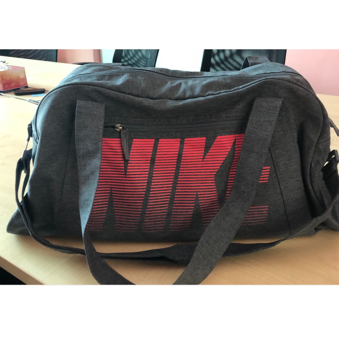 Nike Women's Gym Club Duffel Bag Black