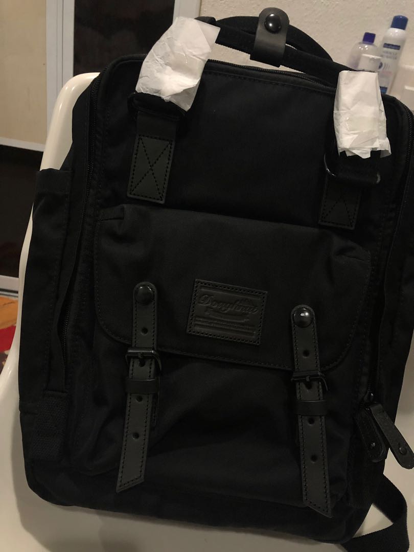 doughnut macaroon black