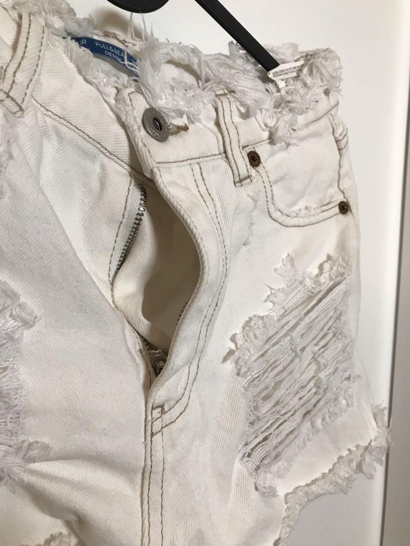 Pull & Bear Short (Category: Jeans & Leggings) located in Kuala Lumpur. Submitted by bryanthen89 (Listing ID 208632337, Image 3). Description: .