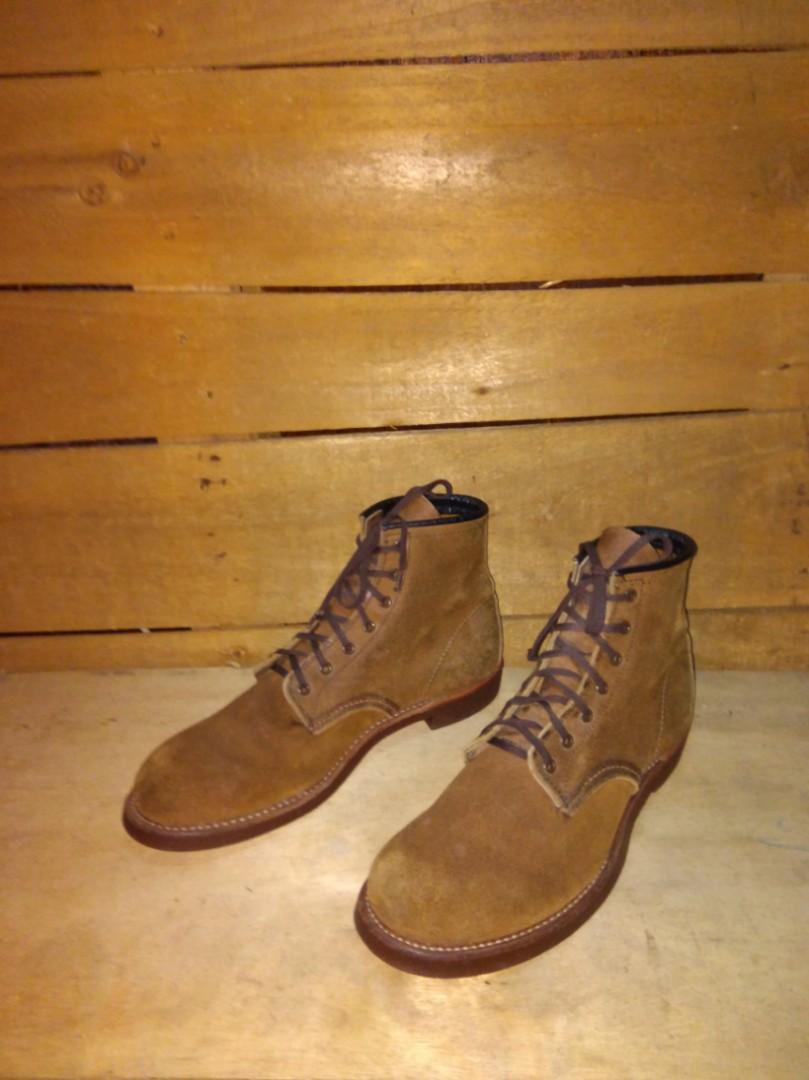 Red outlet wing 916