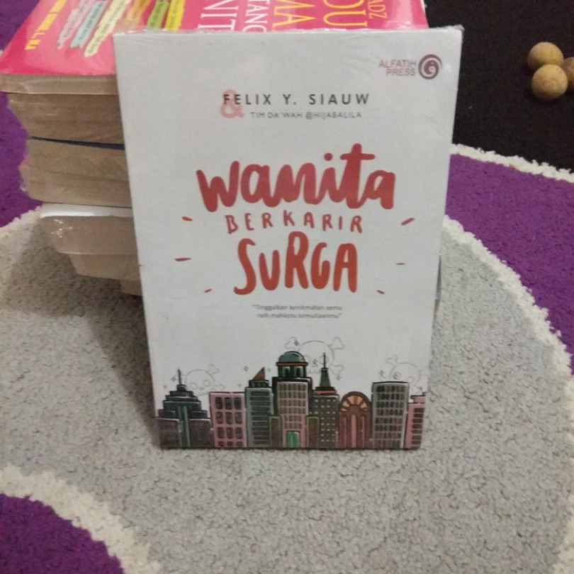Wanita Berkarir Surga By Felix Y Siauw Buku Alat Tulis Buku Di Carousell