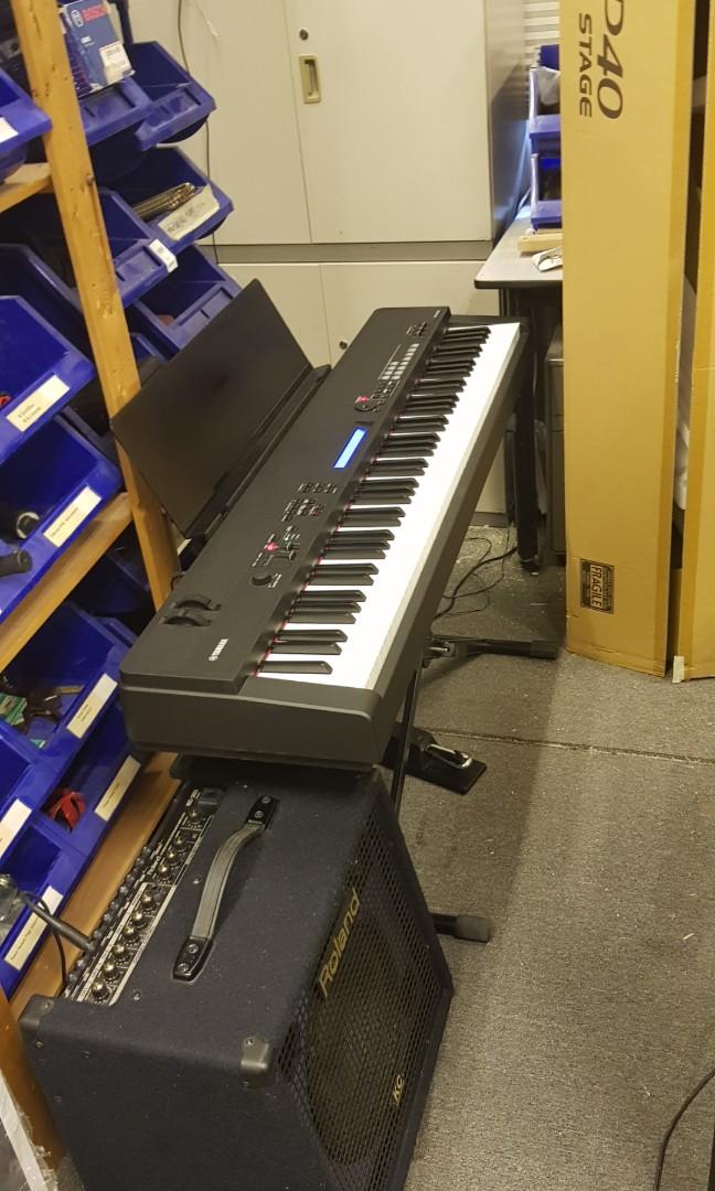 Yamaha CP40 Stage Piano Keyboard Set with amp etc, Hobbies & Toys
