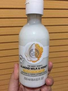 Bodyshop Almond Milk & Honey Shower Cream