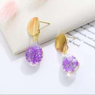 Trendy purple dried flower earring transparant