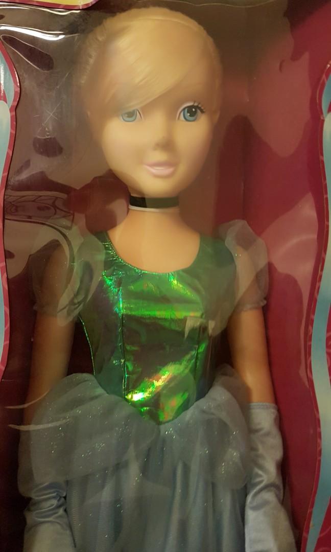 Giant princess doll shop