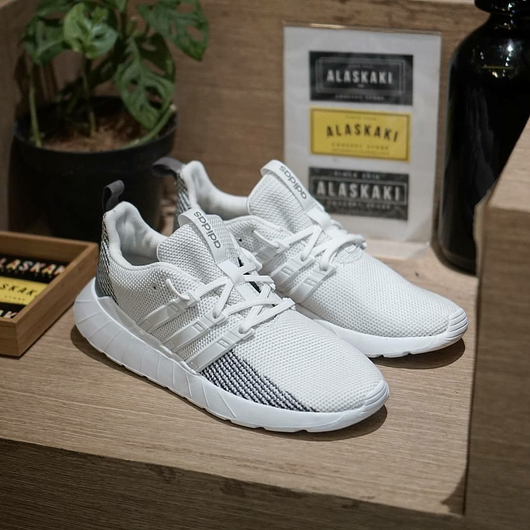 adidas questar flow triple white
