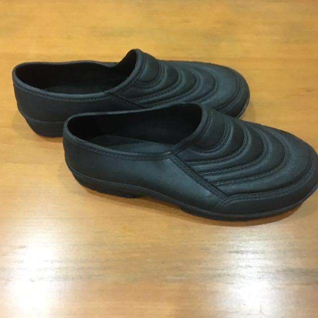 rubber slip on shoes