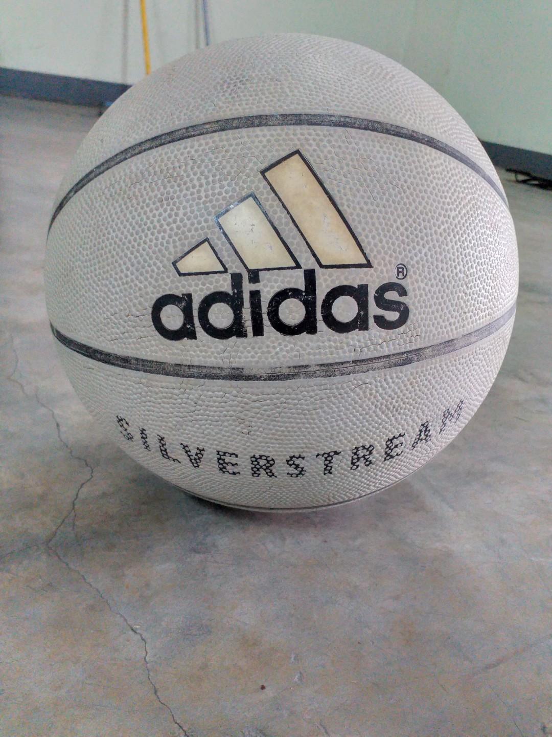 bola basket adidas