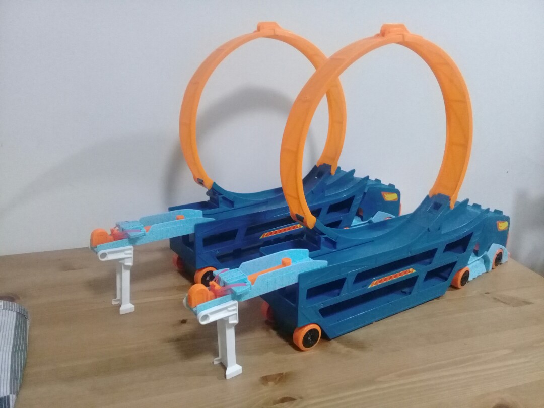 hot wheels stunt and go transporter