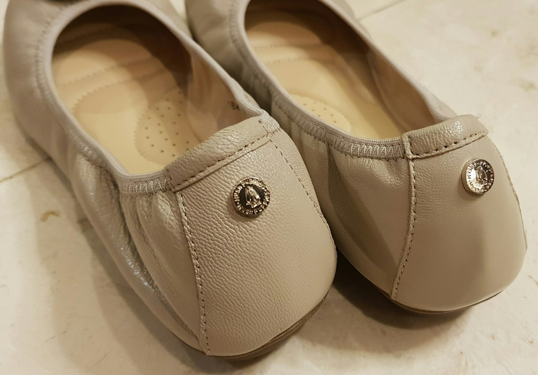 hush puppies comfort curve samantha walk walking shoes beige flats flat Women s Fashion Footwear Flats on Carousell