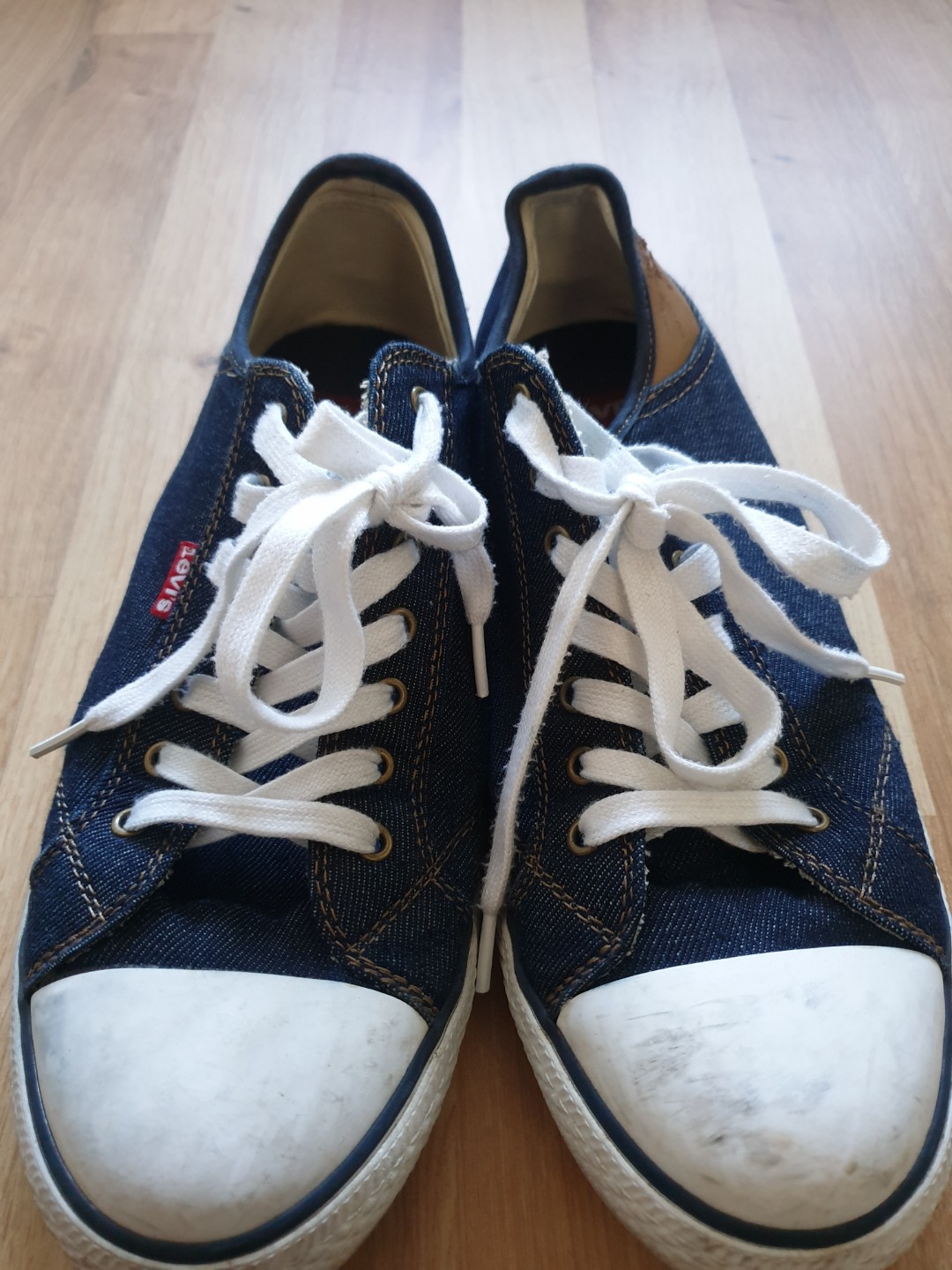 levi's navy blue sneakers