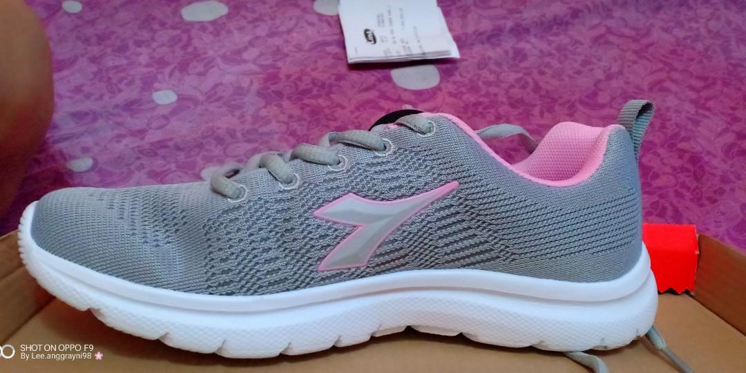Sepatu Diadora Gluca W Pink Abu Abu Fesyen Wanita Sepatu Di Carousell
