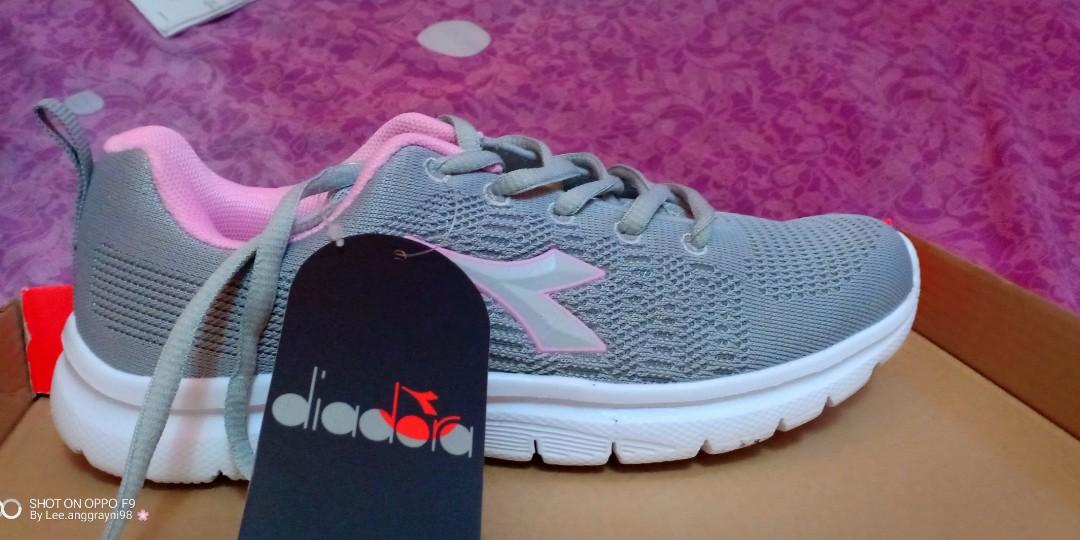 Sepatu Diadora Gluca W Pink Abu Abu Fesyen Wanita Sepatu Di Carousell