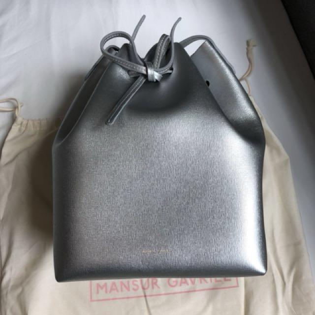 Mansur Gavriel Bucket Bag Regular Size, Women's Fashion, Bags & Wallets,  Shoulder Bags on Carousell