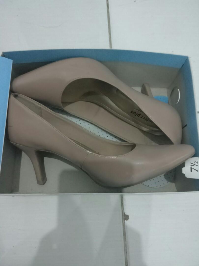 Comfort Plus Shoes Slightly Used Women S Fashion Shoes On Carousell