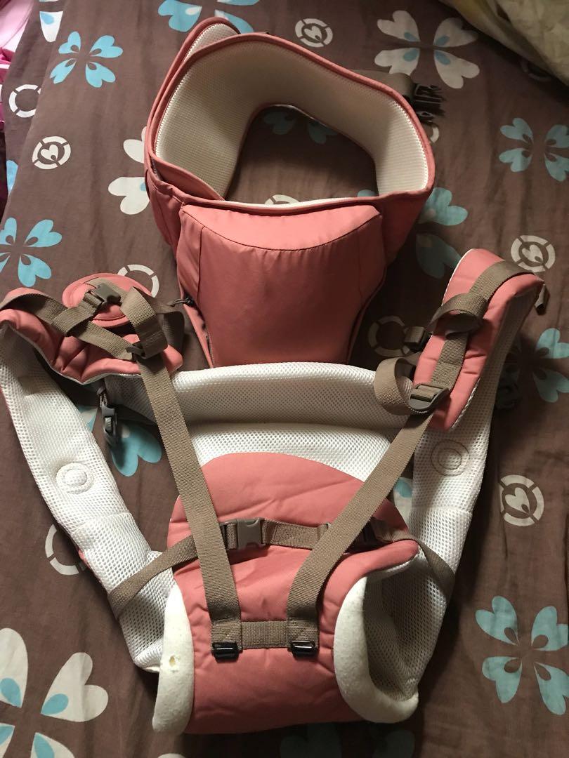 Picolo baby carrier (Category: Carriers & Slings) located in Del Monte. Submitted by poppypetals_ph (Listing ID 208949547, Image 3). Description: Still in good condition Comes with box Used only once my baby does not want to use it.