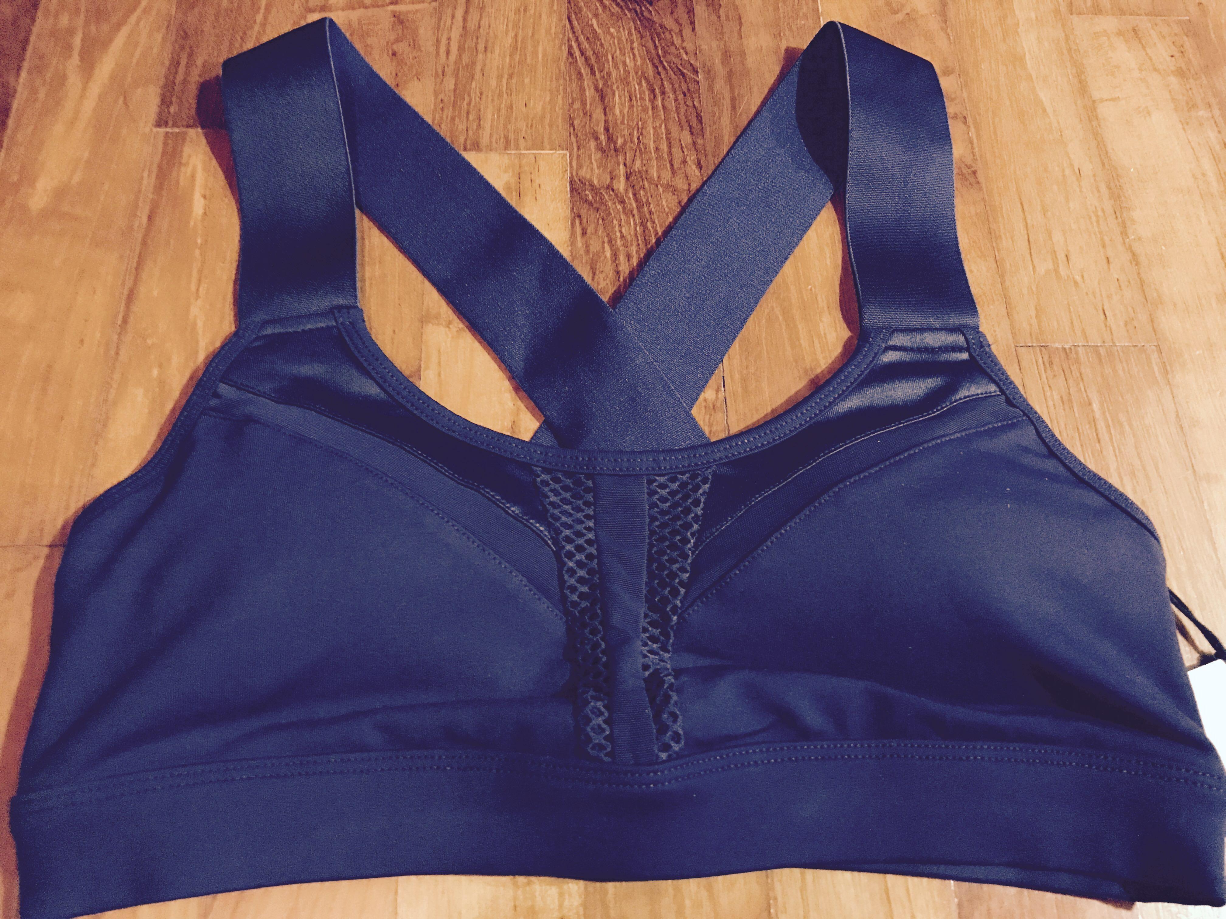 Alo Yoga Equalizer sports bra Women s Fashion Activewear on Carousell