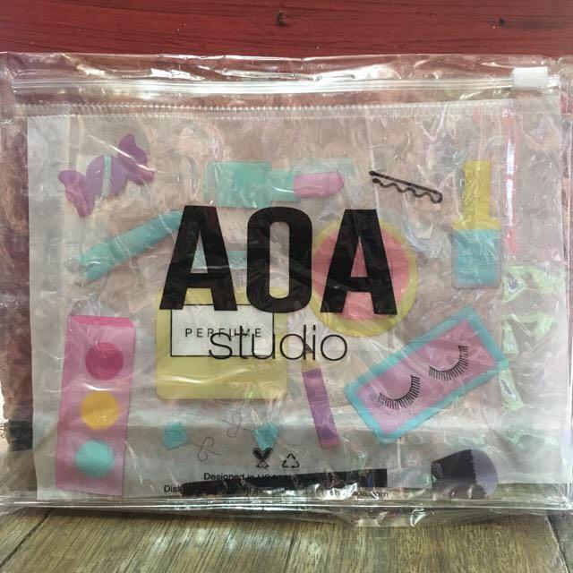 AOA Waterproof make up bag pouch (Category: Makeup) located in Pasig City. Submitted by vanityboutique (Listing ID 208262720, Image 2). Description: Pm for more details Original AOA make up pouches Made out of soft flexible PVC Material and is waterproof Zip lock closure Can be used as make up pouch, travel passport pouch, sewing kit, receipts and money, wallet, phone or keys can be placed. Several designs to choose from -panda -under the sea -un