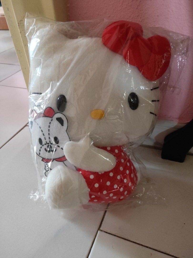 Hello Kitty holding Bear, Hobbies & Toys, Toys & Games on Carousell