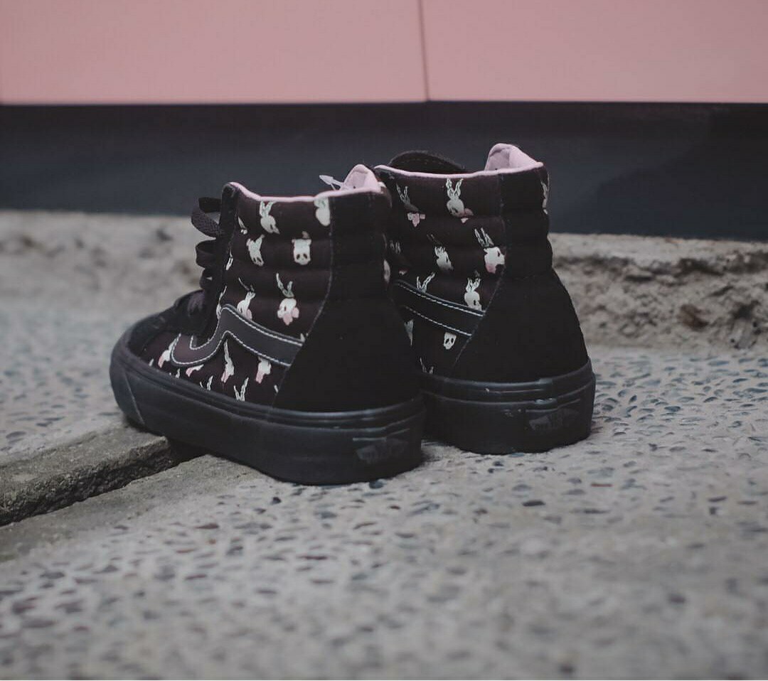 vans black flower