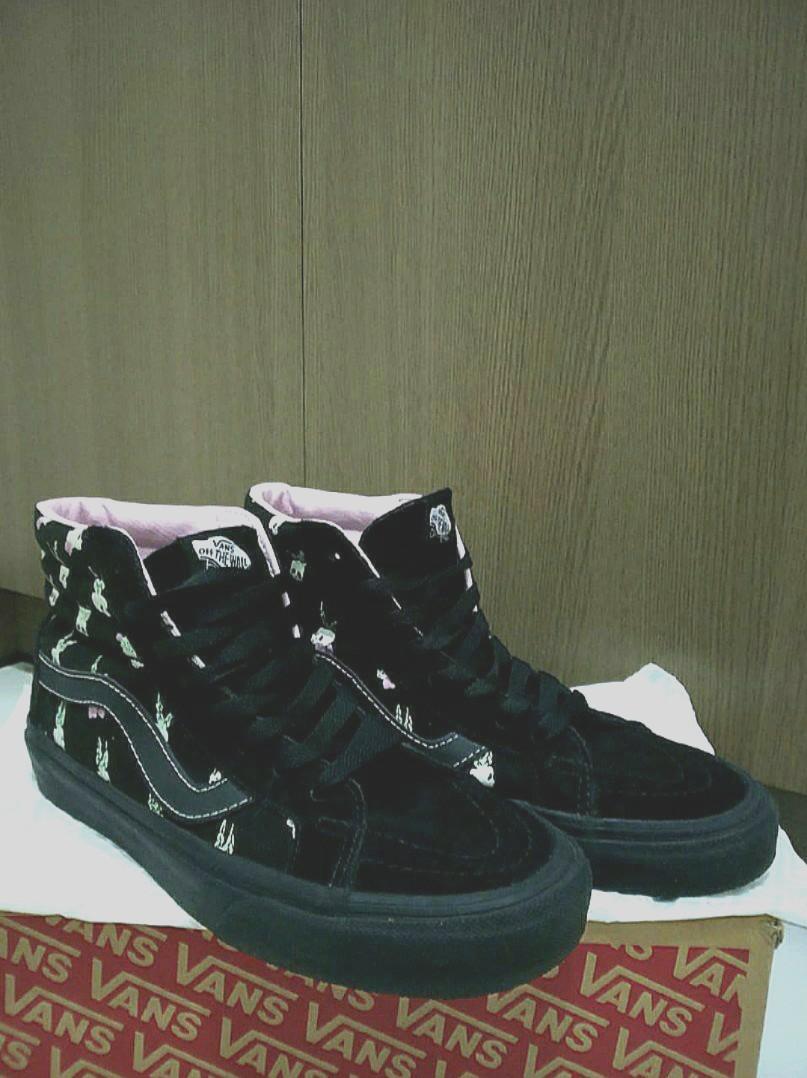 vans black flower