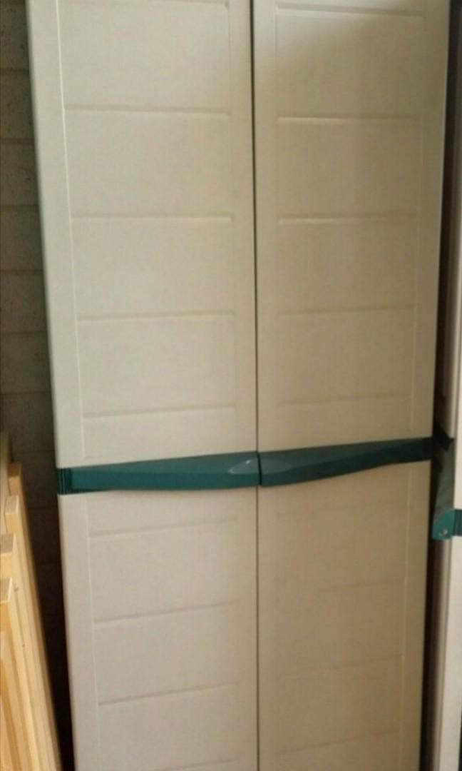 Weatherproof KETER freestanding vertical storage 傢俬＆家居, 傢俬, 書櫃、櫃子及架 Carousell