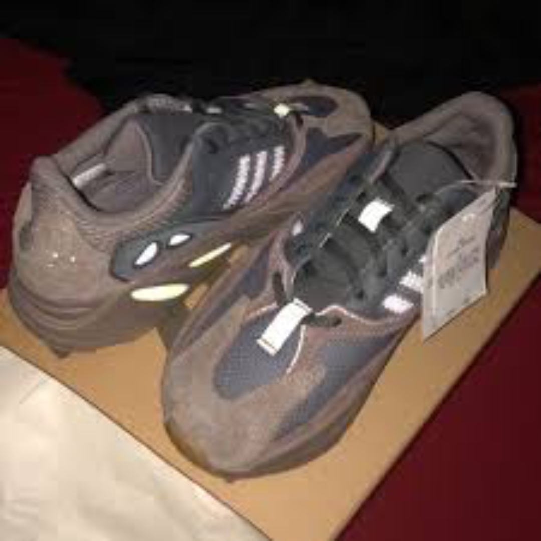 Worn 3 times Yeezy Mauve uk10.5 eur44 us 11