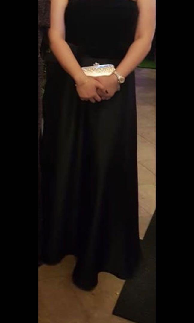 Black gown (Category: Evening dresses & gowns) located in Taguig. Submitted by shebree (Listing ID 209142994, Image 2). Description: ✔️Velvet top and plain black gown ✔️Fits Large to XL body frame ✔️Used one time only ✔️RFS: Owner does not re-use gown on different occasions ✔️No meet ups ✔️Payment via BPI or BDO online .