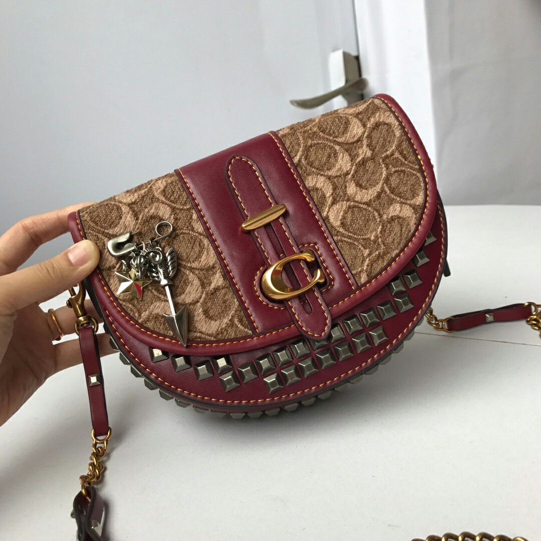 Coach SADDLE 20 IN SIGNATURE JACQUARD WITH PYRAMID RIVETS