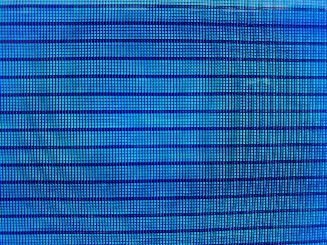 (Negotiable) Faulty 55 inch samsung led tv (screen has lines stuck on