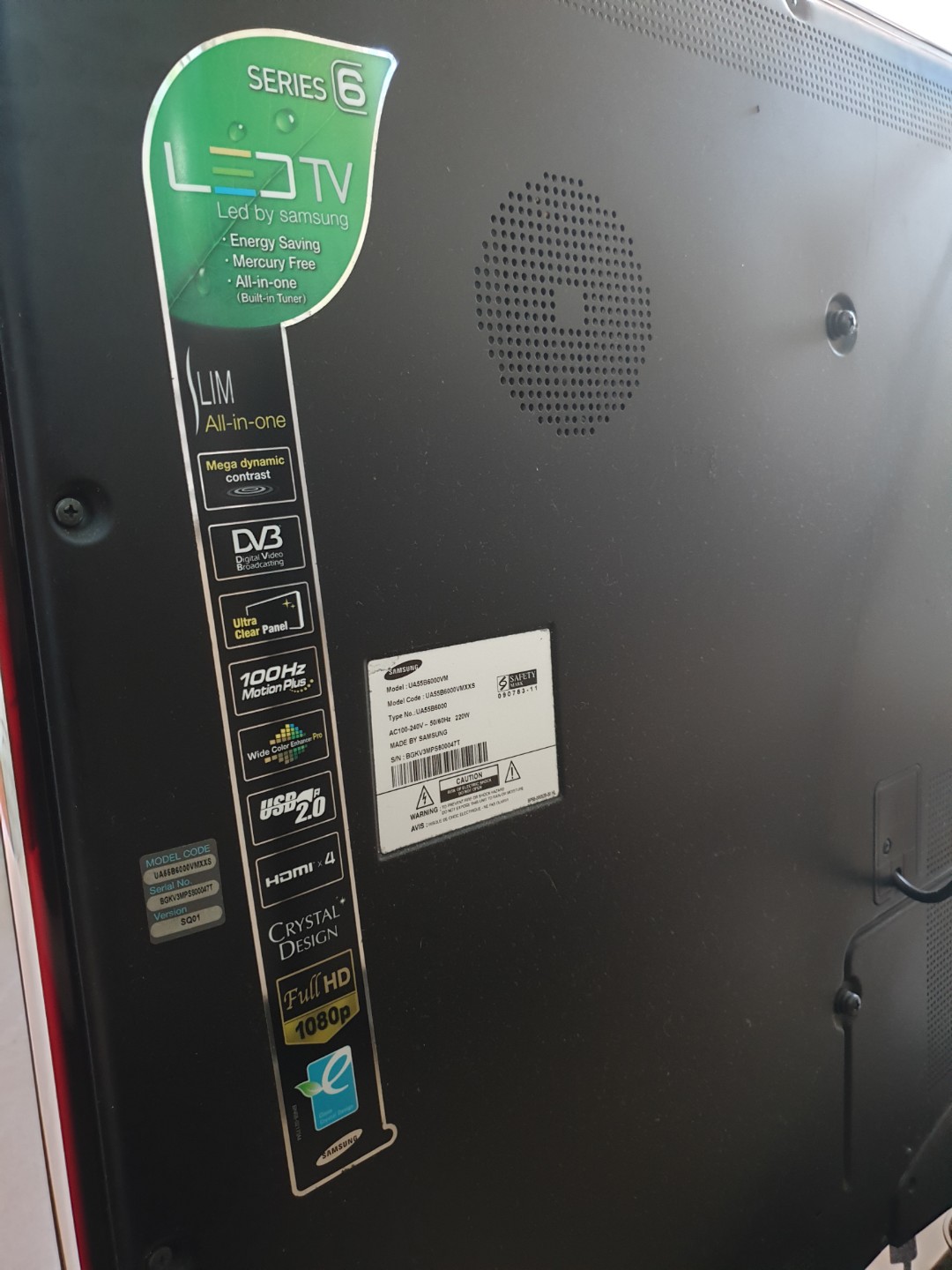 (Negotiable) Faulty 55 inch samsung led tv (screen has lines stuck on